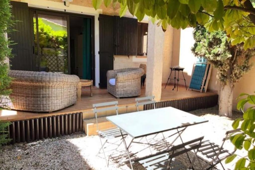 Cocoon'Isle - Jardinet- Jacuzzi Lägenhet LʼIsle-sur-la-Sorgue Exteriör bild